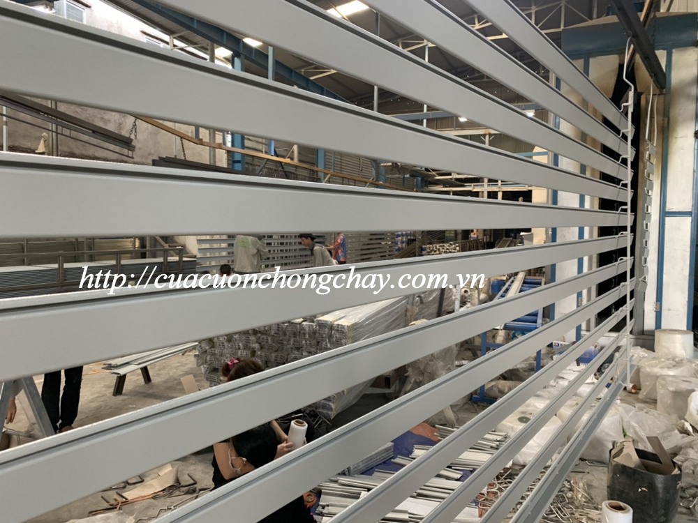 Cửa sập ngăn cháy có cửa phụ, Fire shutter door korea, cửa cuốn ngăn cháy