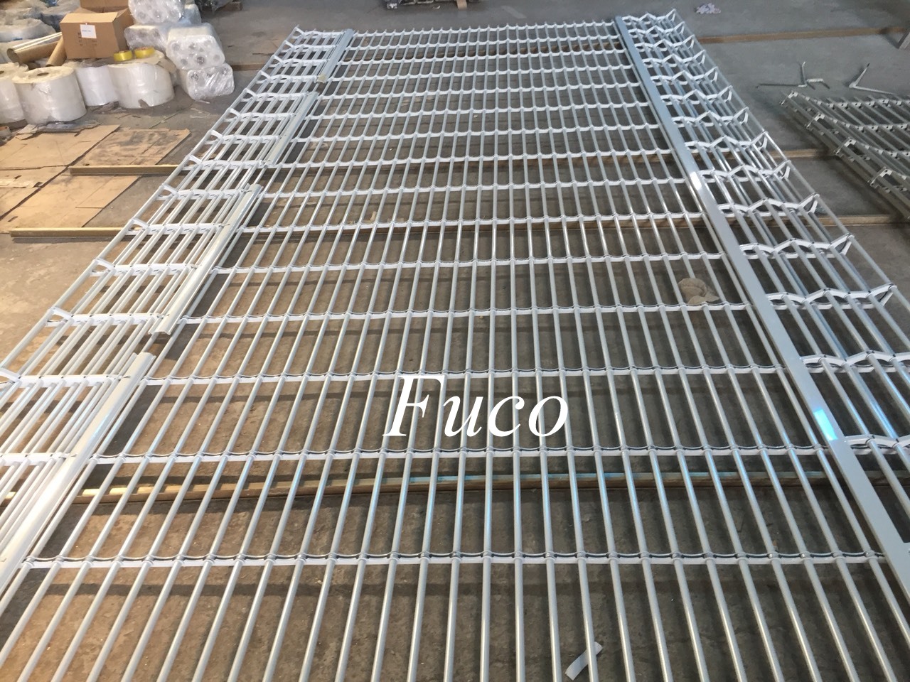 Cửa cuốn song ngang hộp 20x20, sơn tĩnh điện