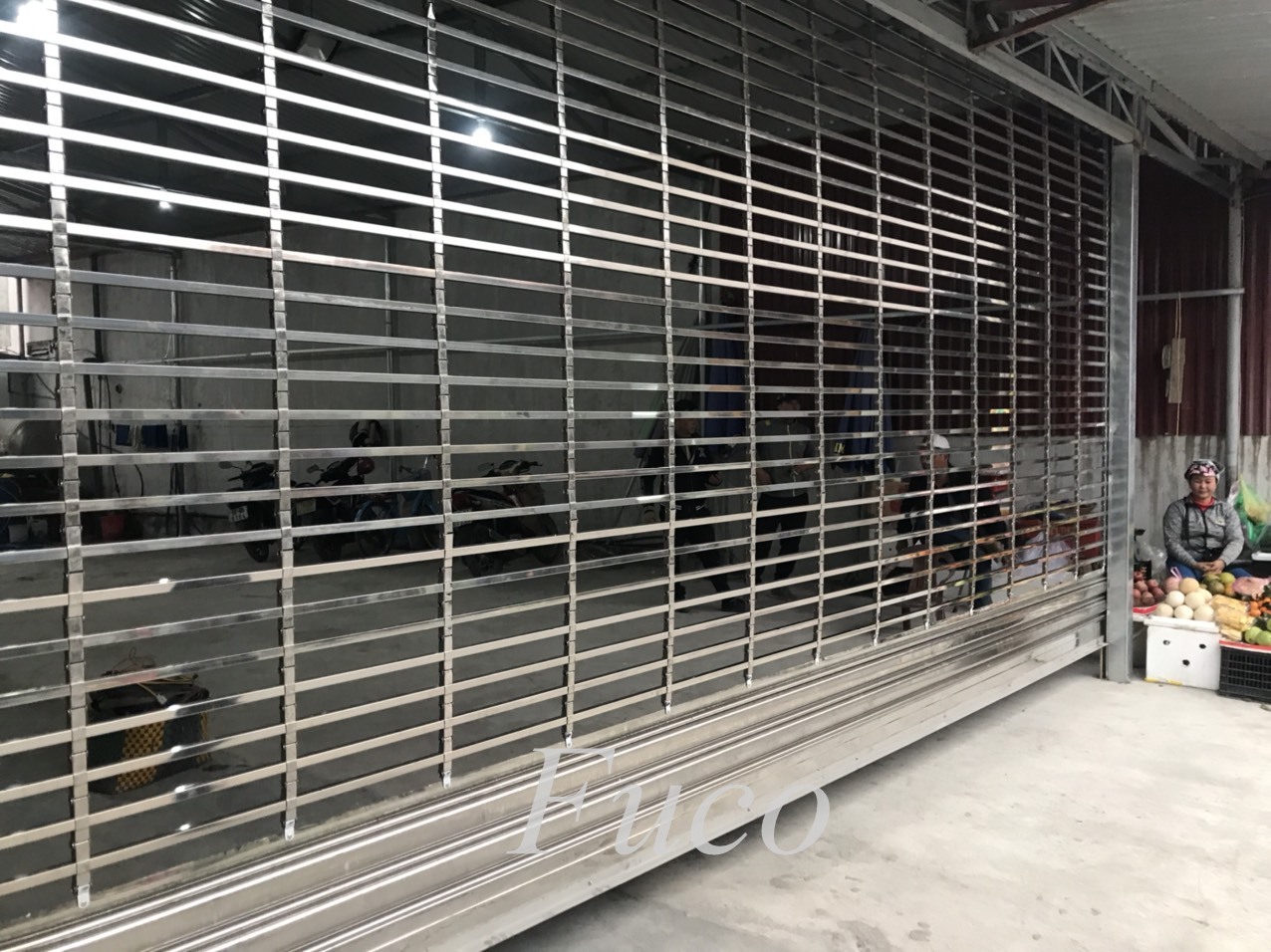 Cửa cuốn song ngang hộp 20x20, INOX 201 và INOX 304