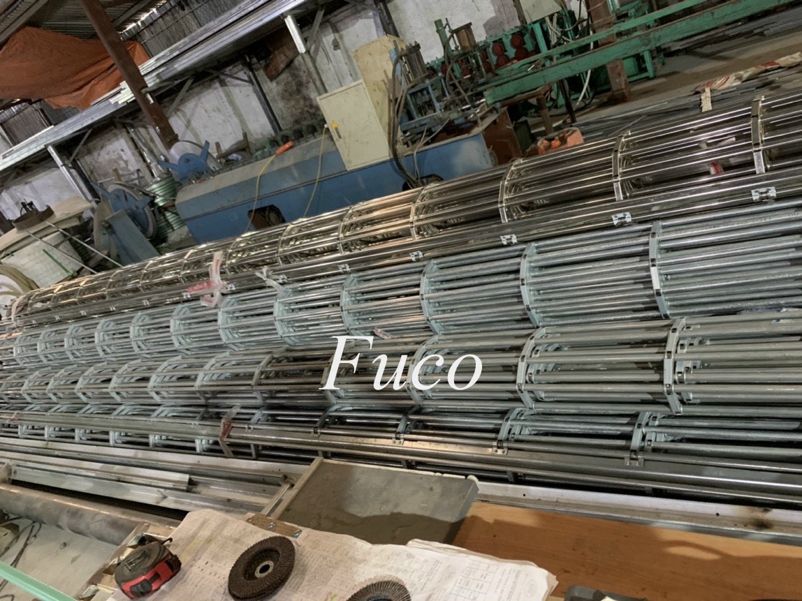 Thân cửa ống phi Ø 19 và Ø 21, độ dầy 1.1mm và 1.3mm, cửa thoáng toàn bộ nan đáy bằng hộp 25x50 hoặc 30x60, cửa kín dưới nan đáy bằng V4 hoặc V5