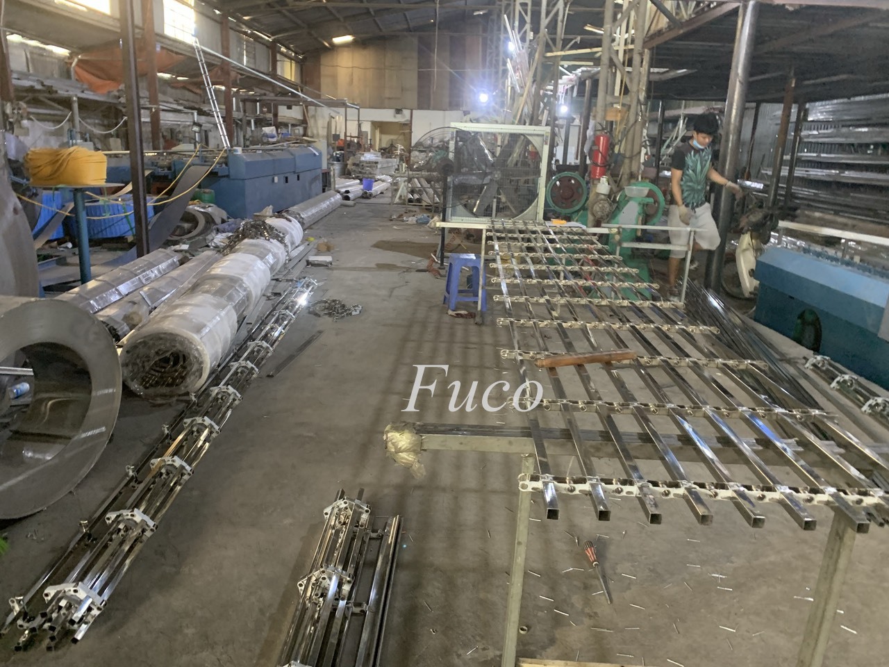 Cửa cuốn song ngang hộp 20x20, INOX 201 và INOX 304
