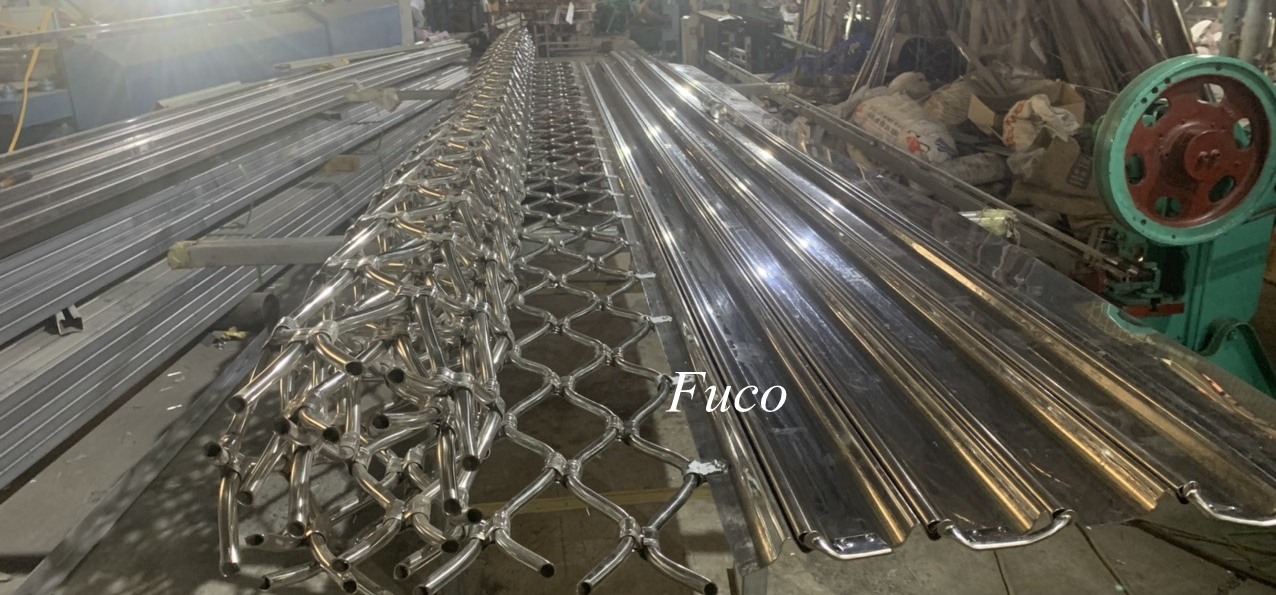 Cửa cuốn mắt võng sơn tĩnh điện và INOX 304