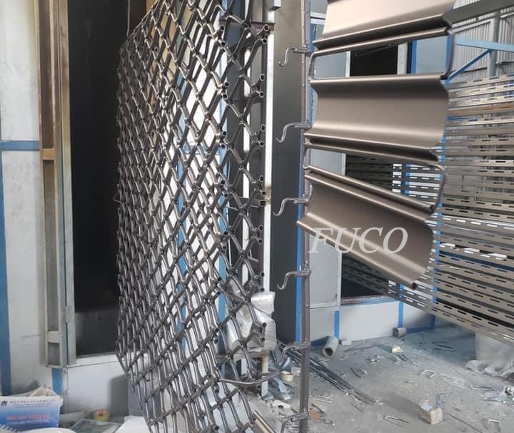 Cửa cuốn mắt võng sơn tĩnh điện và INOX 304