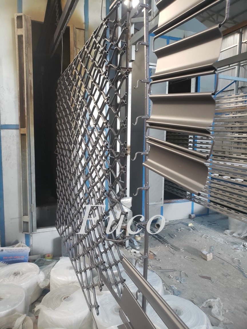 Cửa cuốn mắt võng sơn tĩnh điện và INOX 304