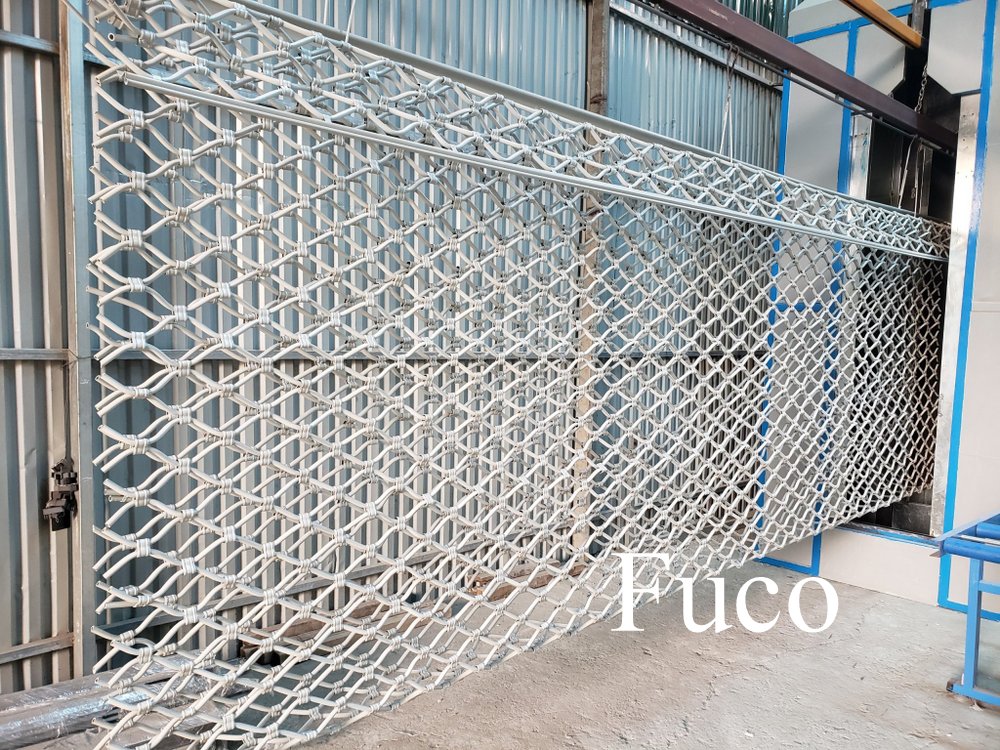 Cửa cuốn mắt võng sơn tĩnh điện và INOX 304