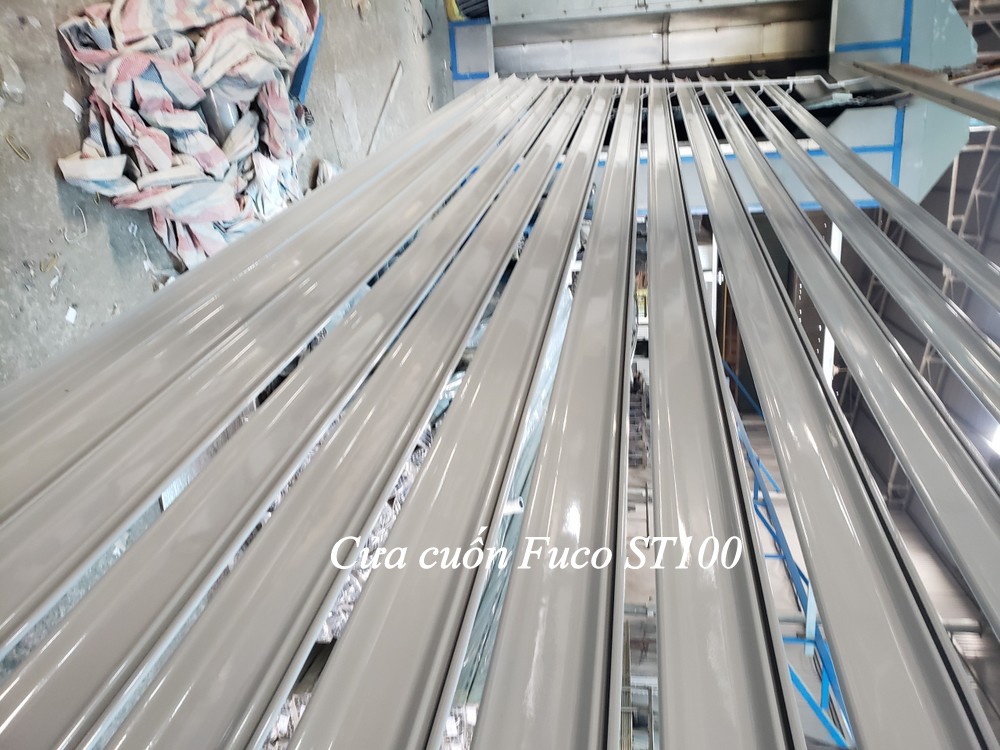 Cửa cuốn siêu trường được làm từ thép hợp kim sơn tĩnh điện cứng