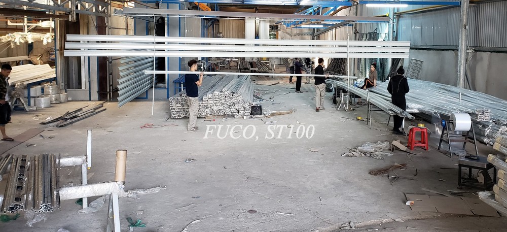Cửa cuốn siêu trường là loại cửa cuốn chuyên dụng cho các khu kho bãi, nhà xưởng có diện tích cửa lớn rộng tới 14m