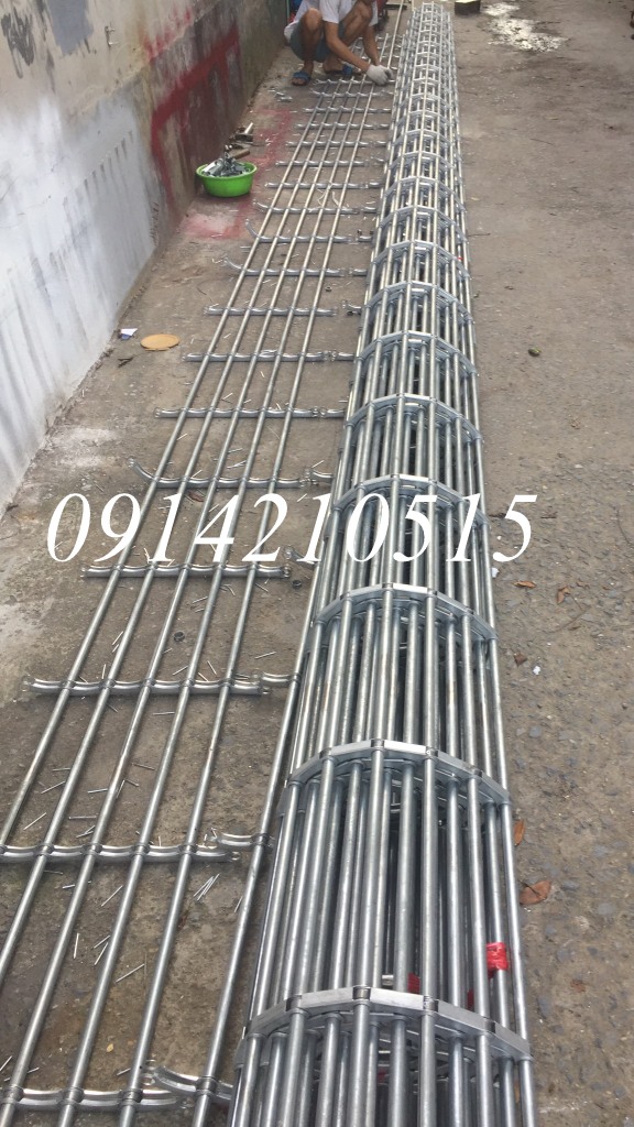 Cửa cuốn song ngang sơn tĩnh điện. Sơn tĩnh điện: Độ dầy 1.1ly, ống Ø 19 hoặc hộp vuông 20x20 Mầu sắc tùy chọn( đã có ray, trục)
