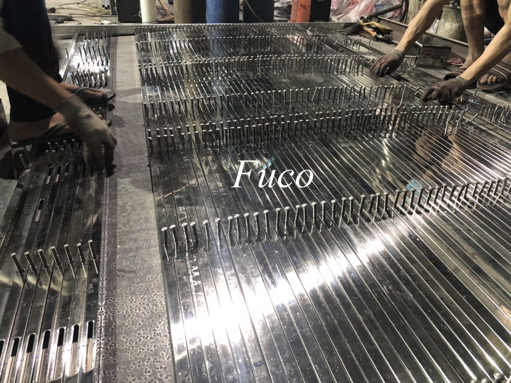 Làm cửa xếp inox fuco