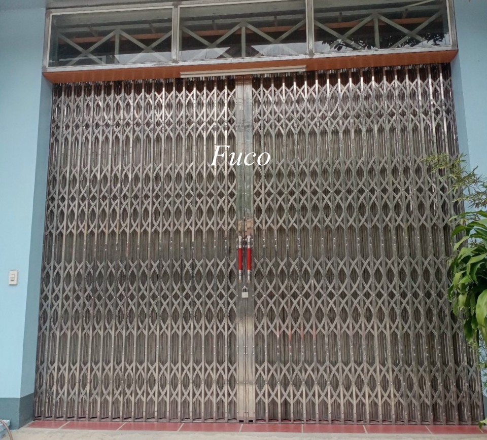 Mẫu cửa xếp inox đẹp có lá