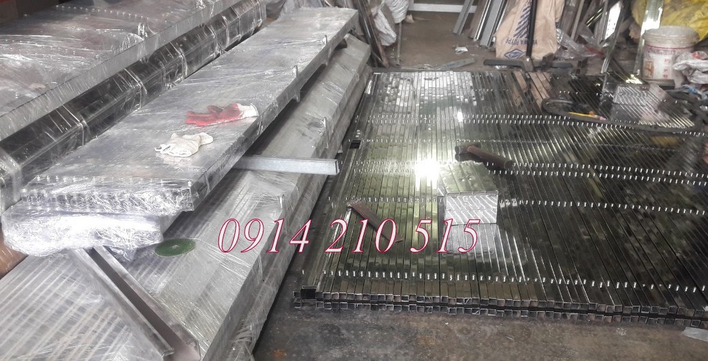 Làm cửa xếp inox fuco
